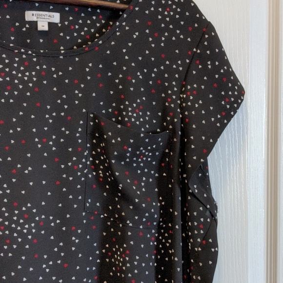 3/$20 Reitmans 💕 heart print blouse - Picture 3 of 8